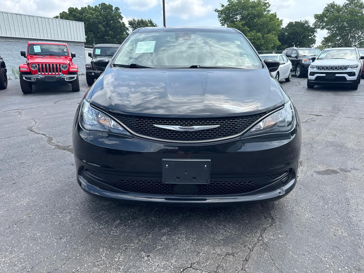 2023 Chrysler Voyager