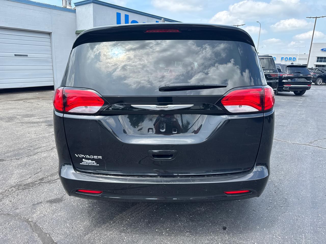 2023 Chrysler Voyager