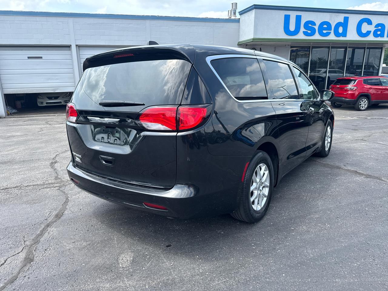 2023 Chrysler Voyager