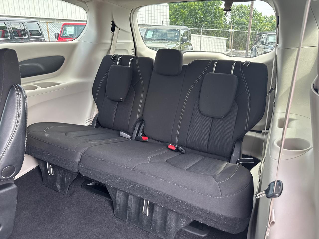 2023 Chrysler Voyager