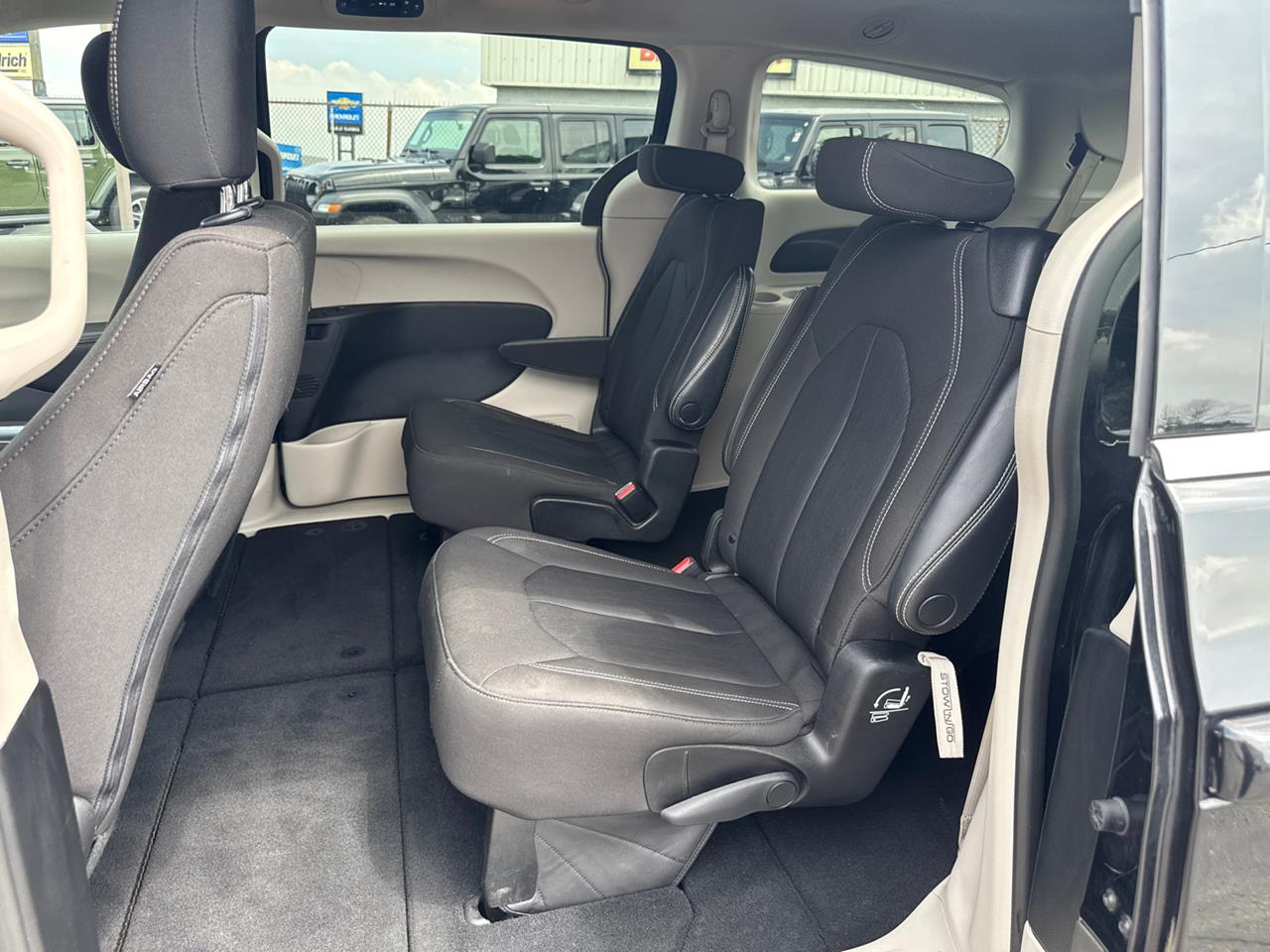 2023 Chrysler Voyager