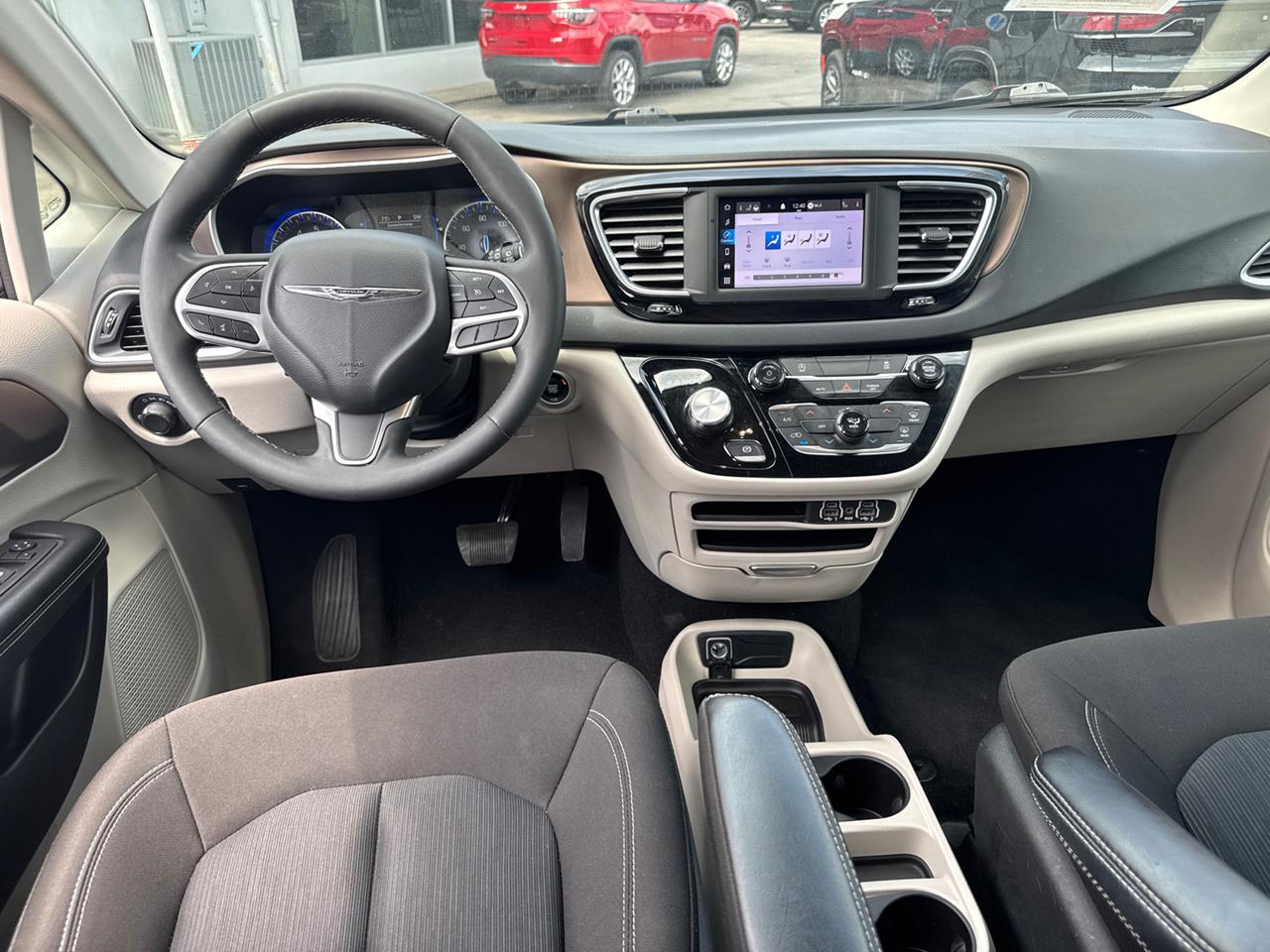 2023 Chrysler Voyager