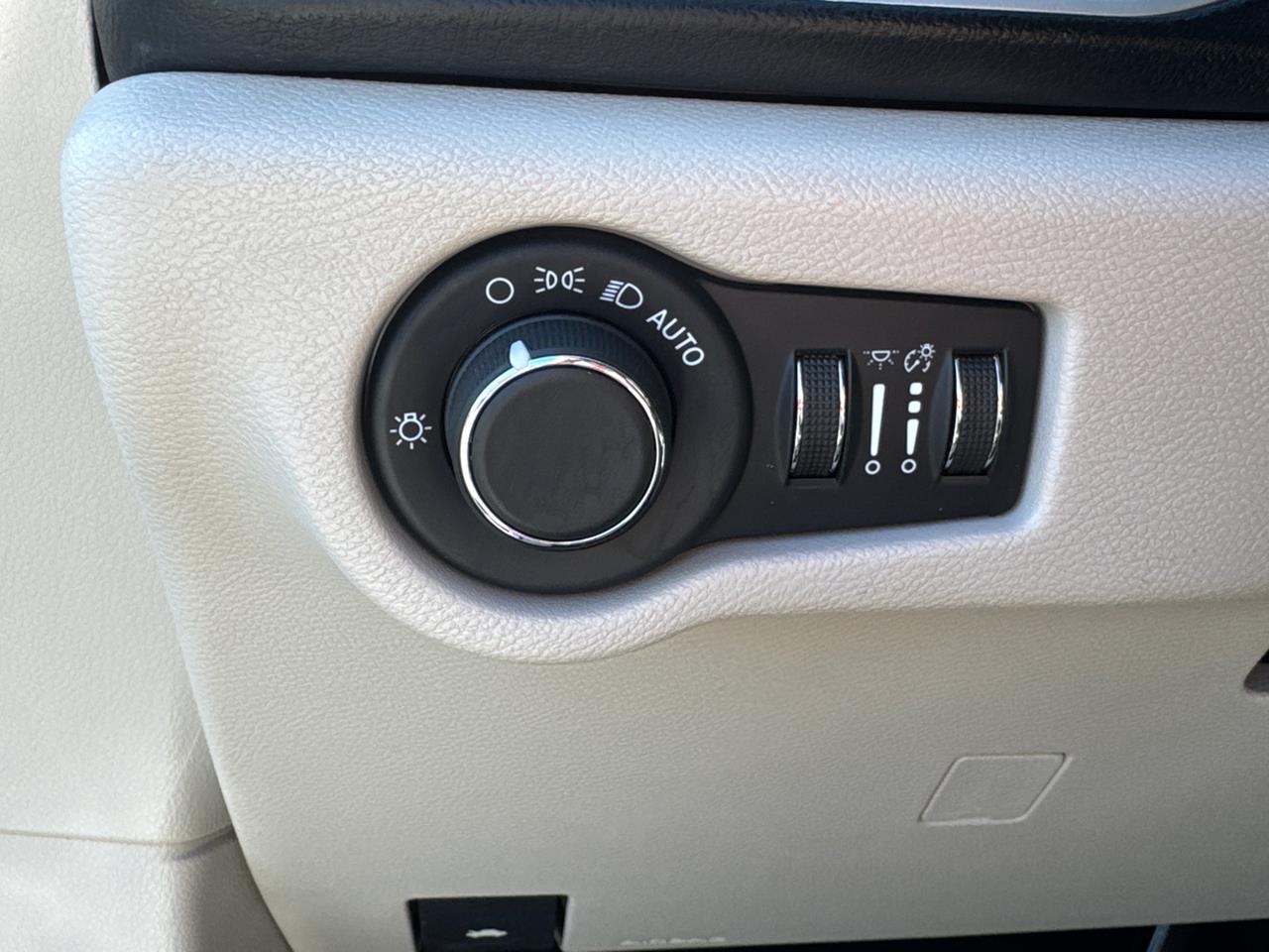 2021 Chrysler Voyager