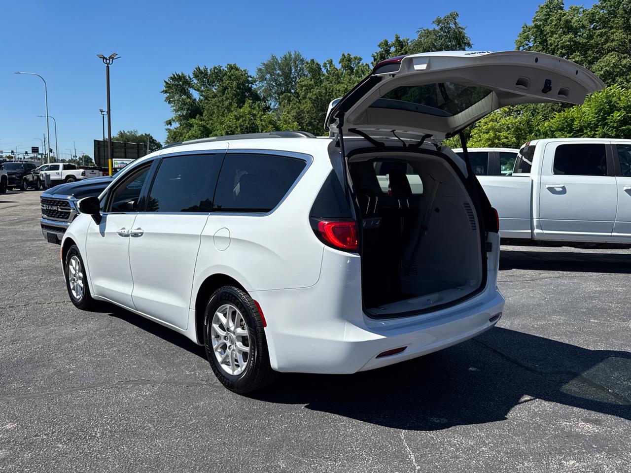 2021 Chrysler Voyager