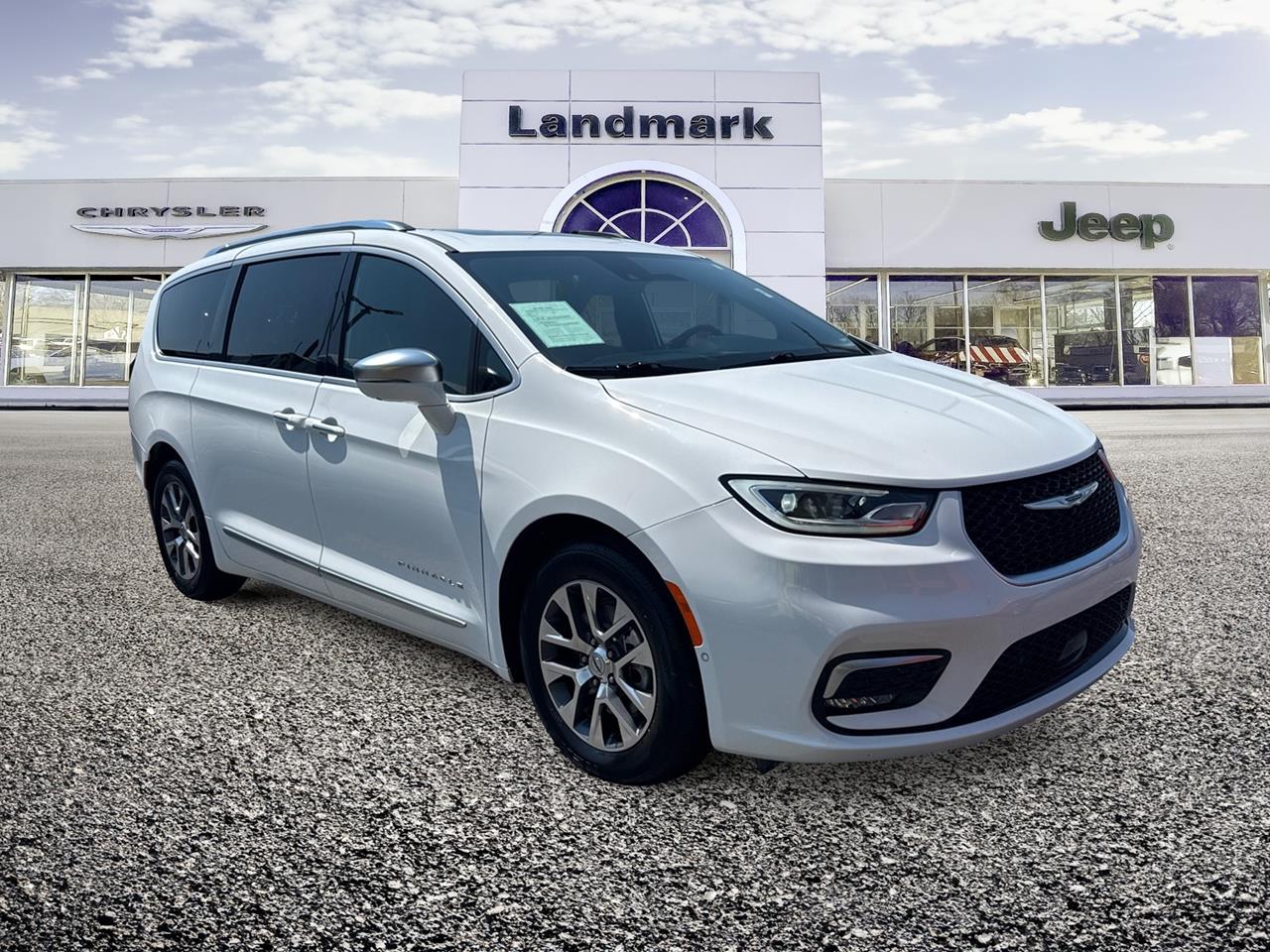 Used 2024 Chrysler Pacifica Hybrid Pinnacle Vans