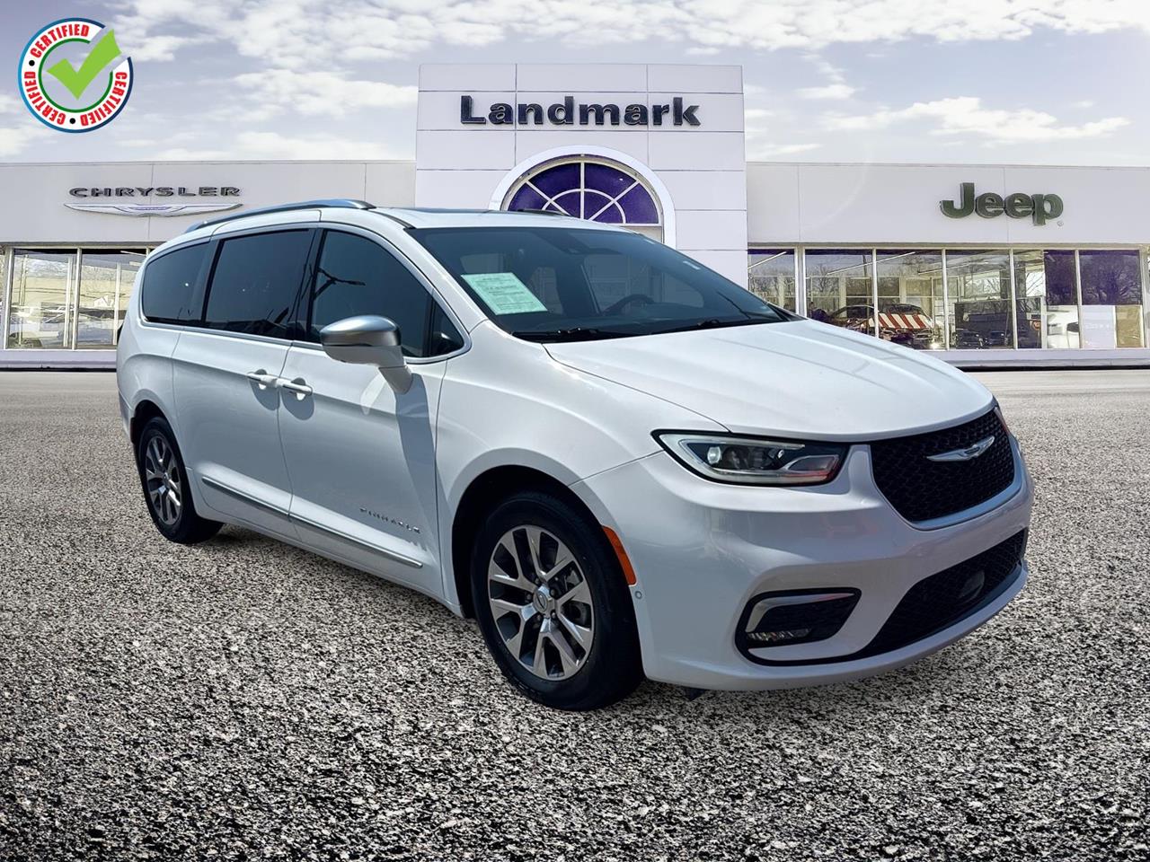 Used 2024 Chrysler Pacifica Hybrid Pinnacle Vans