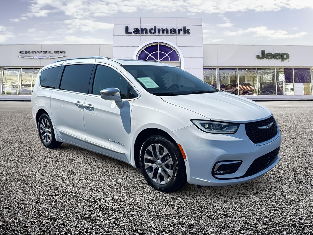 Used 2024 Chrysler Pacifica Hybrid Pinnacle Vans