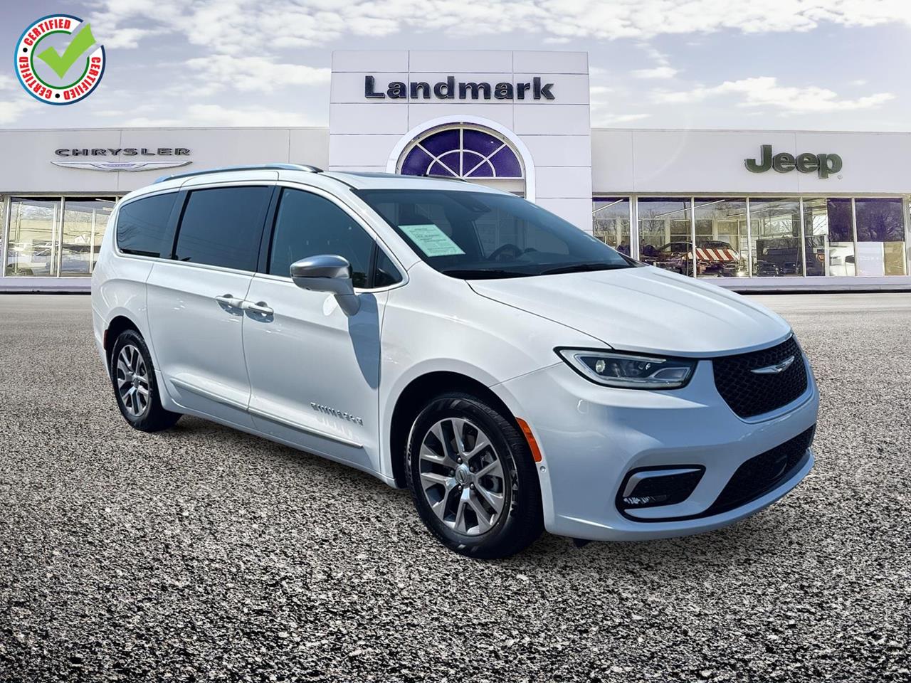 Used 2024 Chrysler Pacifica Hybrid Pinnacle Vans