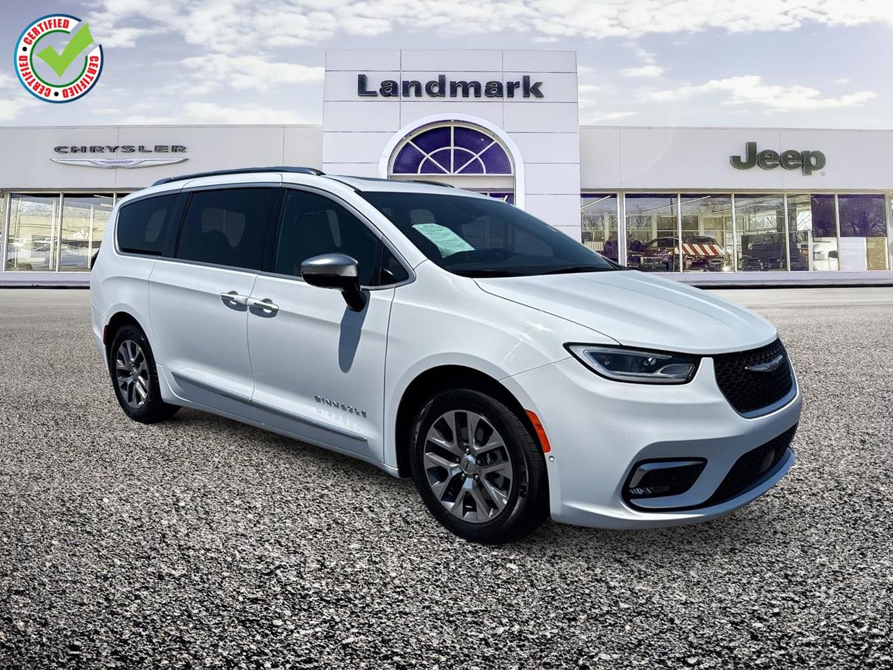 Used 2023 Chrysler Pacifica Hybrid Pinnacle Vans