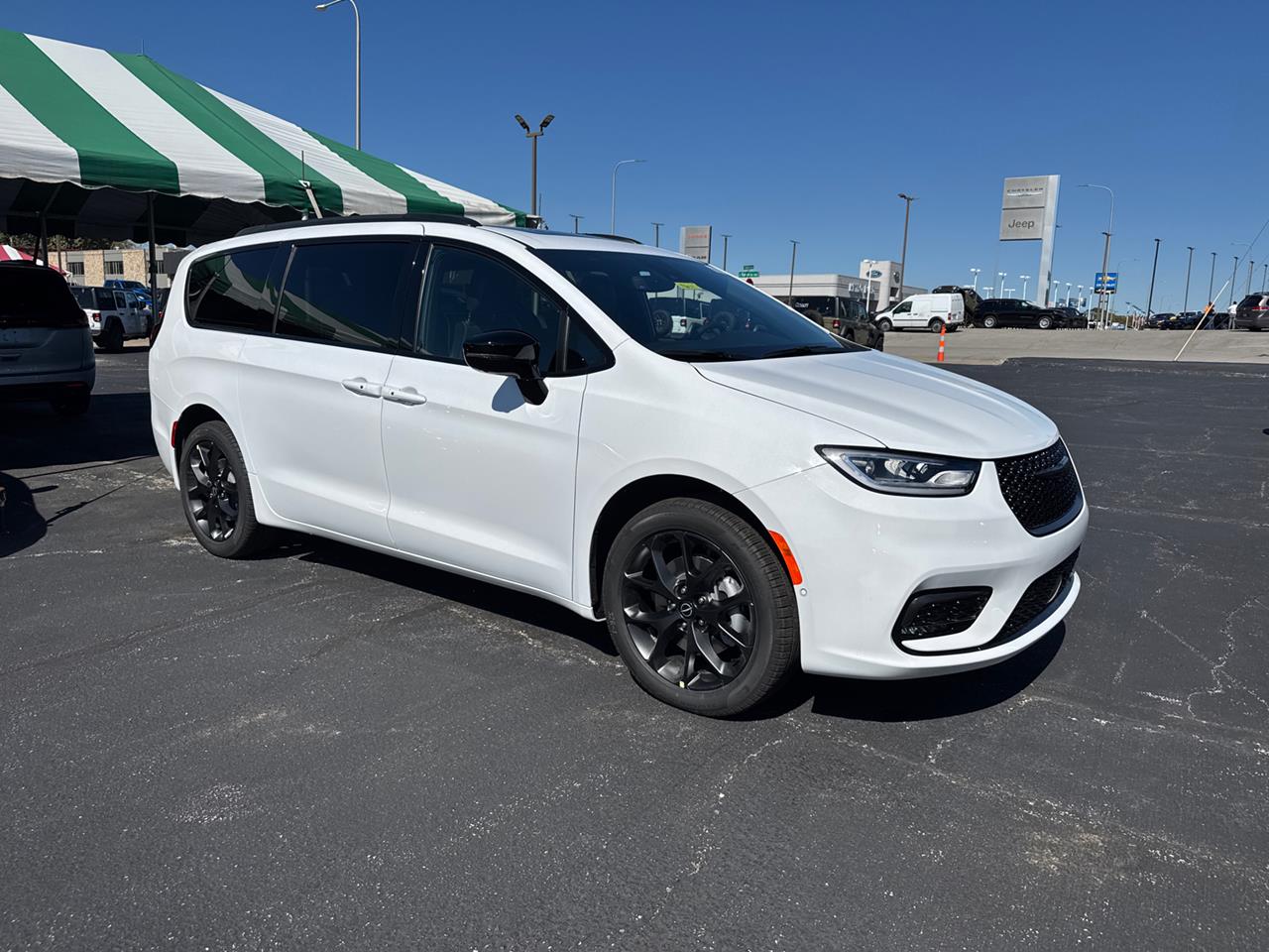 New 2026 Chrysler Pacifica Limited Vans