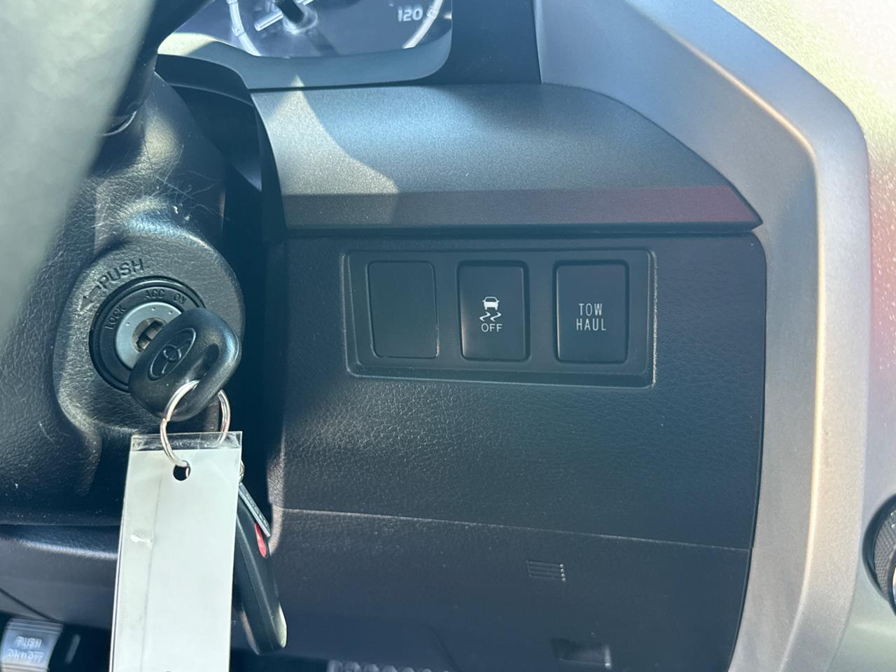 2015 Toyota Tundra 4WD Truck