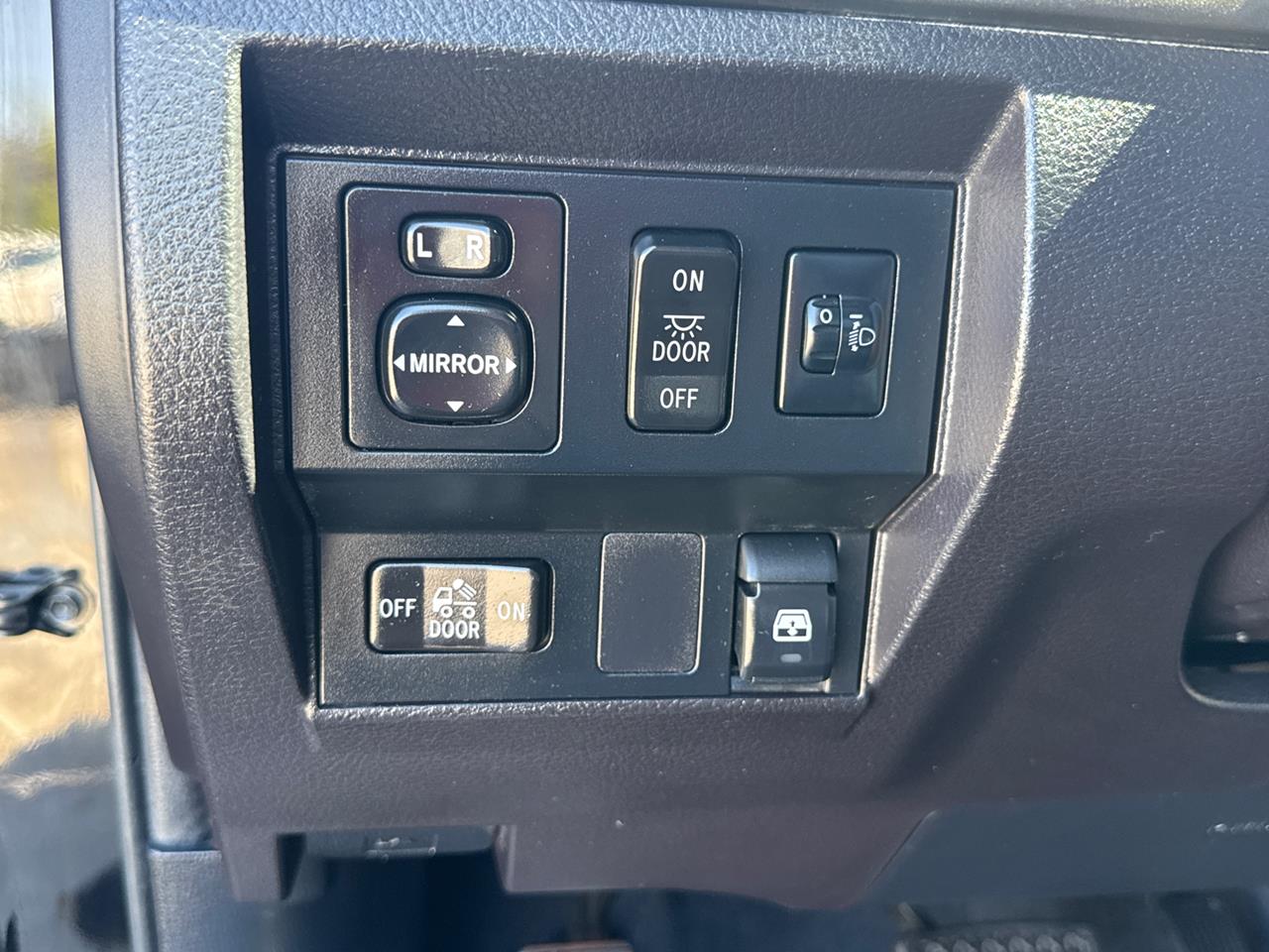 2015 Toyota Tundra 4WD Truck