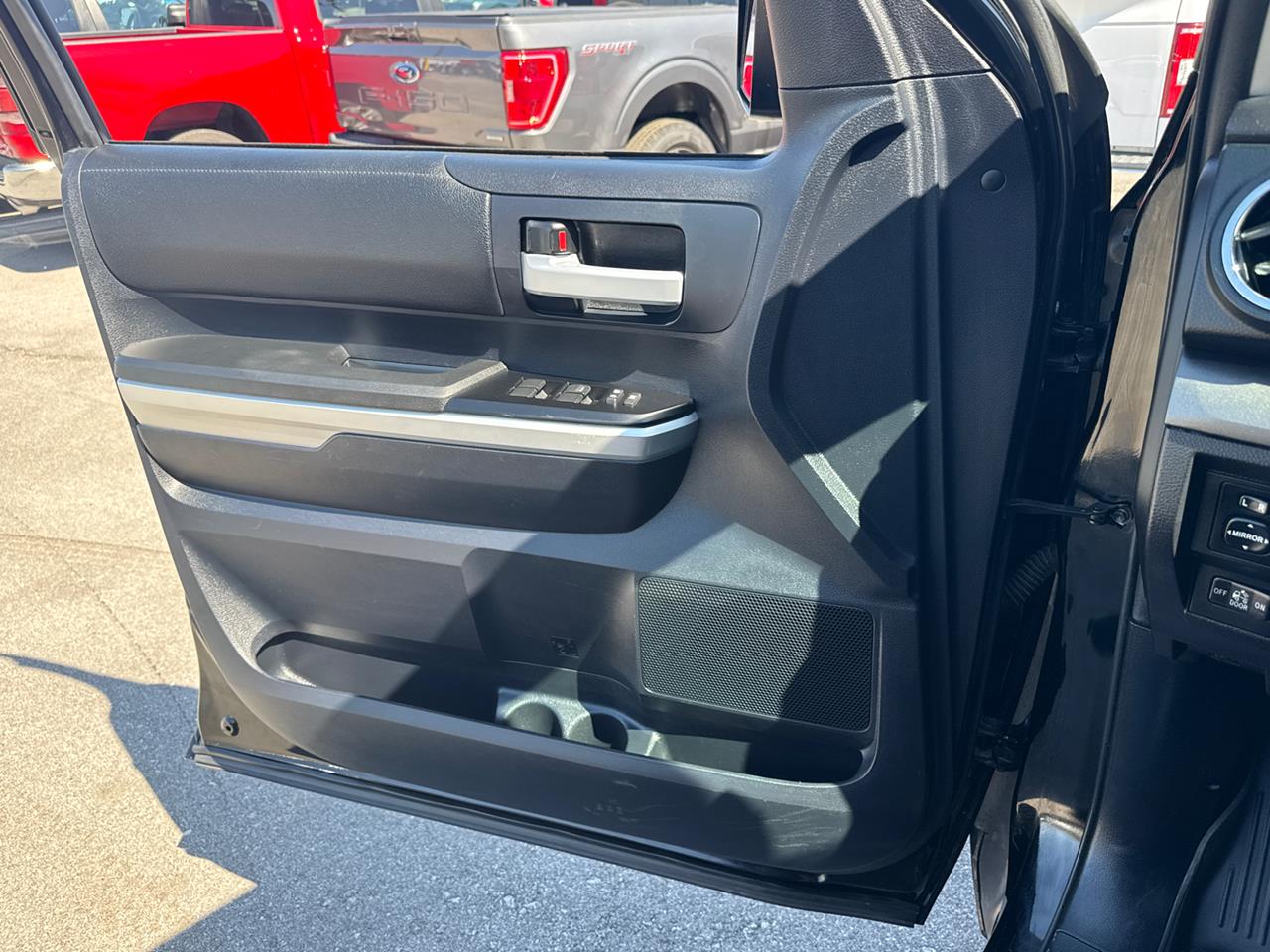 2015 Toyota Tundra 4WD Truck