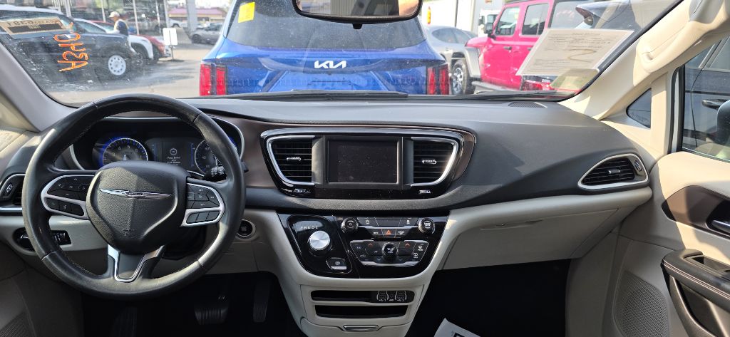 2023 Chrysler Voyager