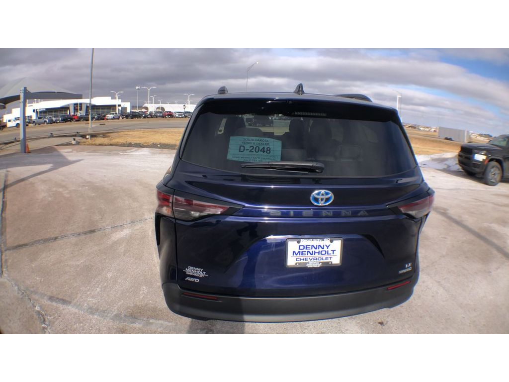 2023 Toyota Sienna Hybrid