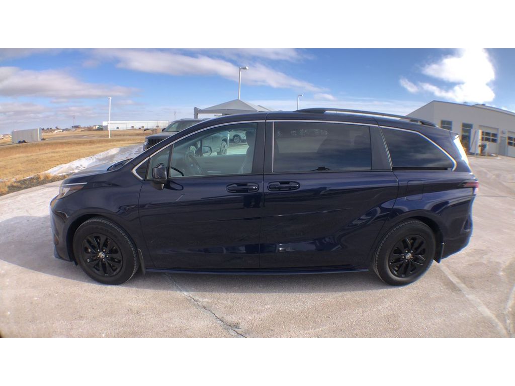 2023 Toyota Sienna Hybrid