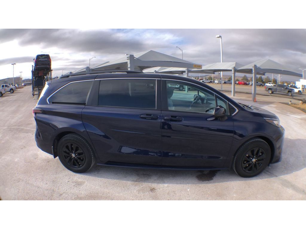 2023 Toyota Sienna Hybrid