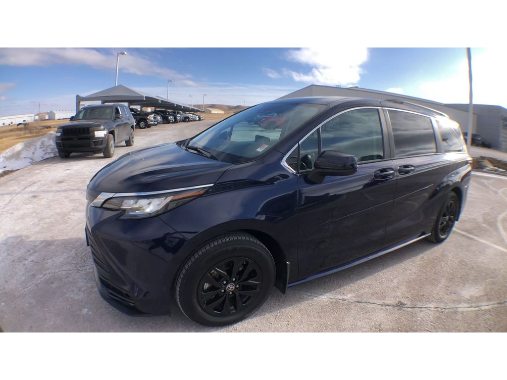 2023 Toyota Sienna Hybrid