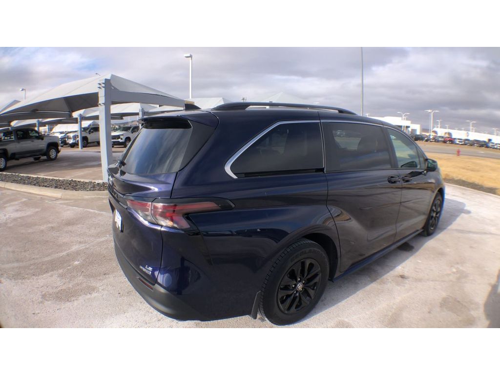 2023 Toyota Sienna Hybrid