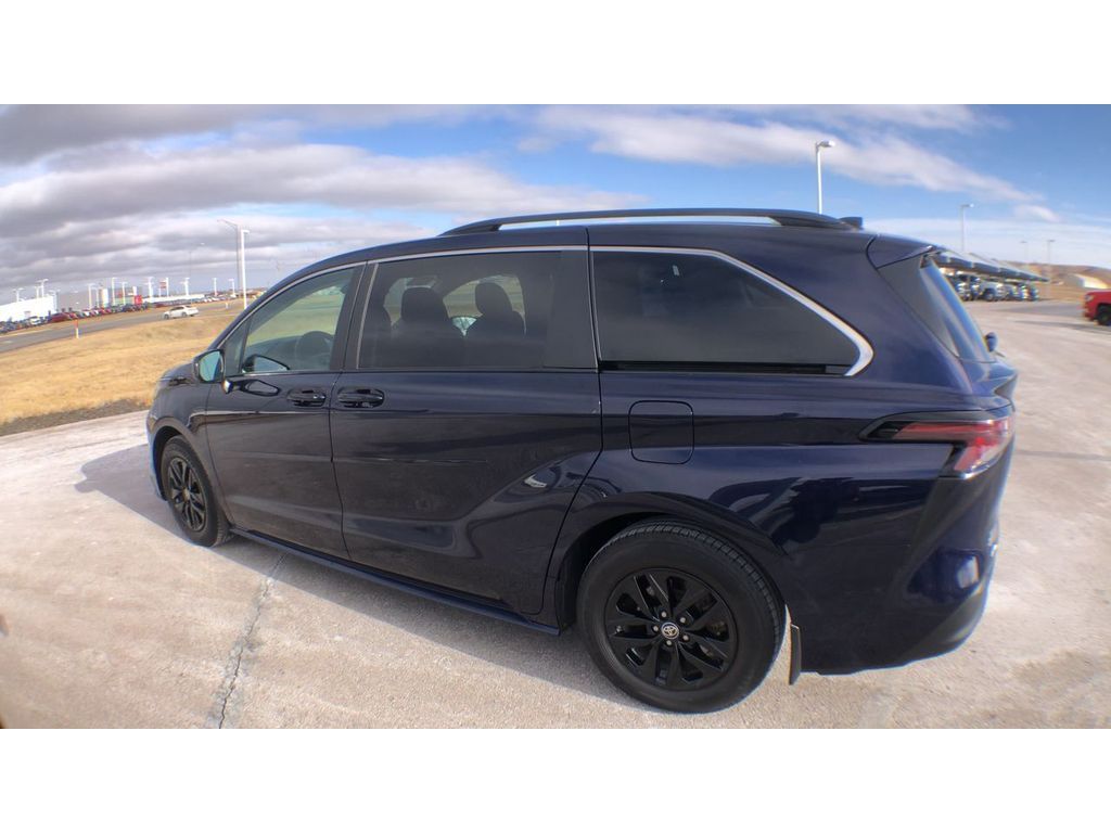 2023 Toyota Sienna Hybrid