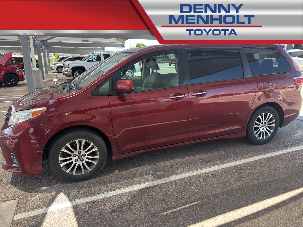 Used 2018 Toyota Sienna XLE Vans