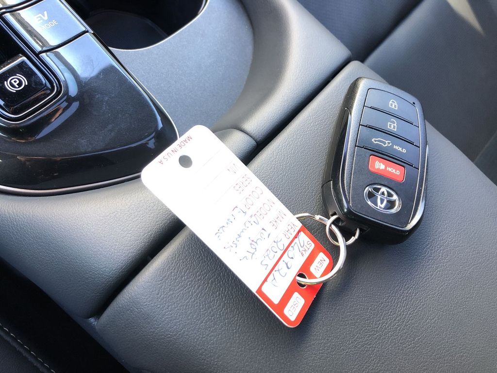 2025 Toyota Crown Signia