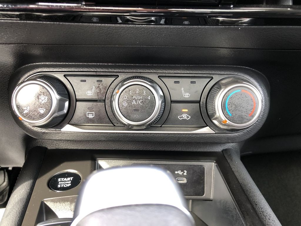 2025 Nissan Kicks