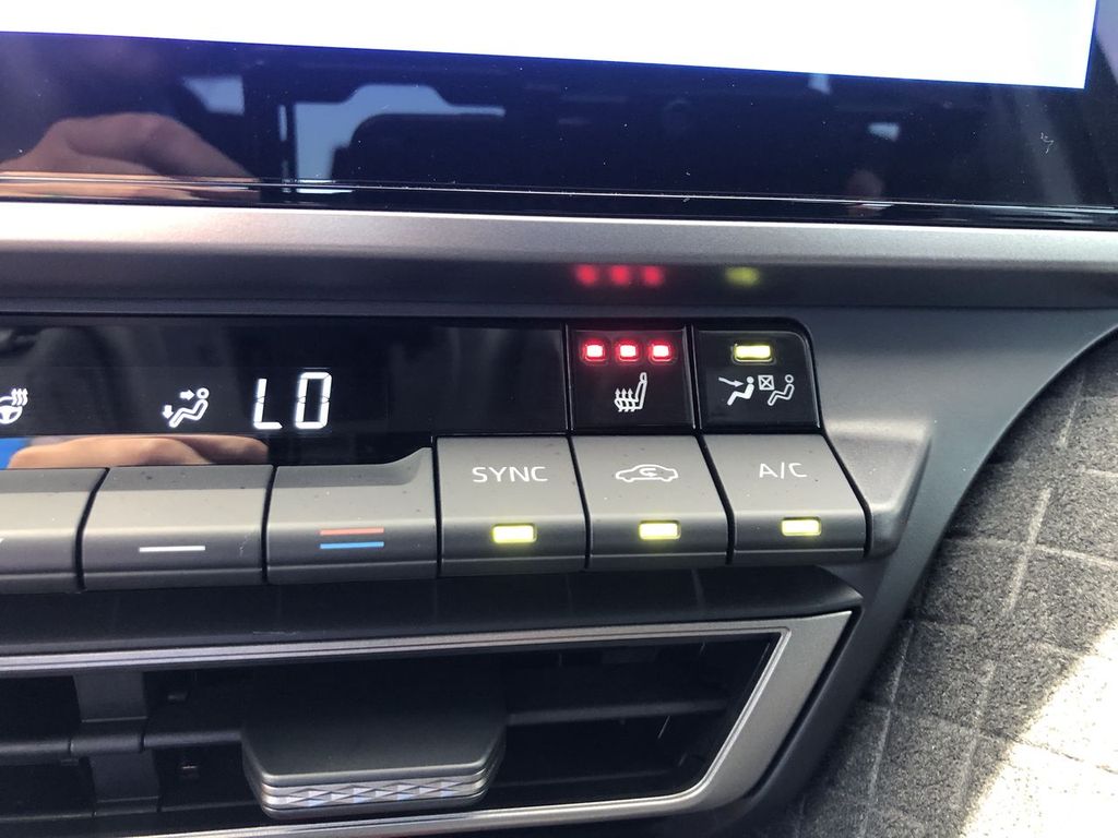 2025 Toyota Camry Hybrid
