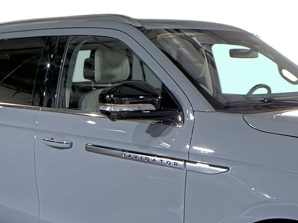 2025 Lincoln Navigator L
