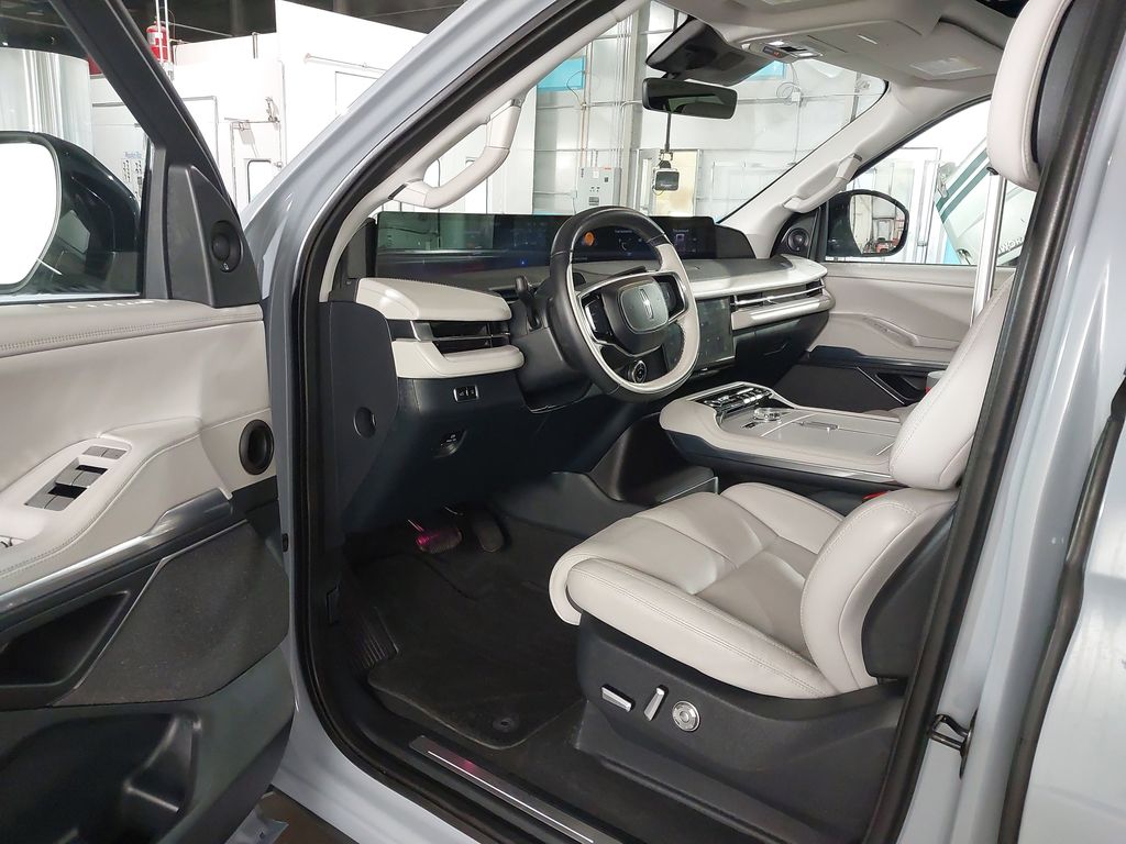 2025 Lincoln Navigator L