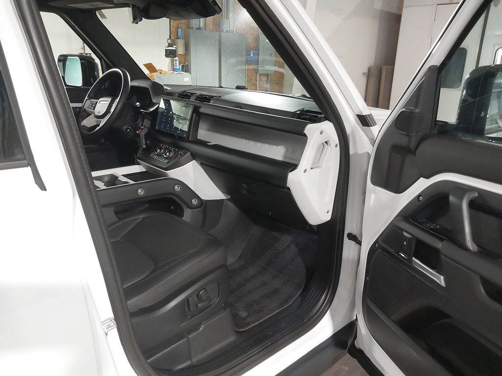 2025 Land Rover Defender 110