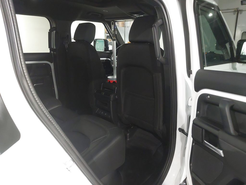 2025 Land Rover Defender 110