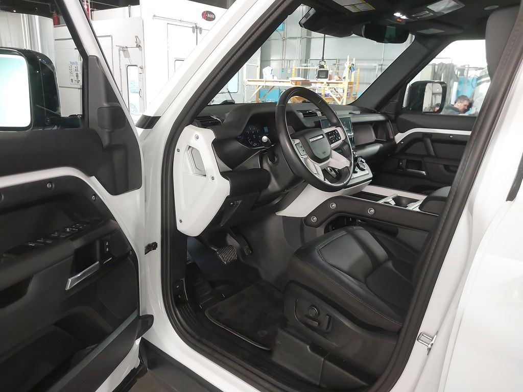 2025 Land Rover Defender 110