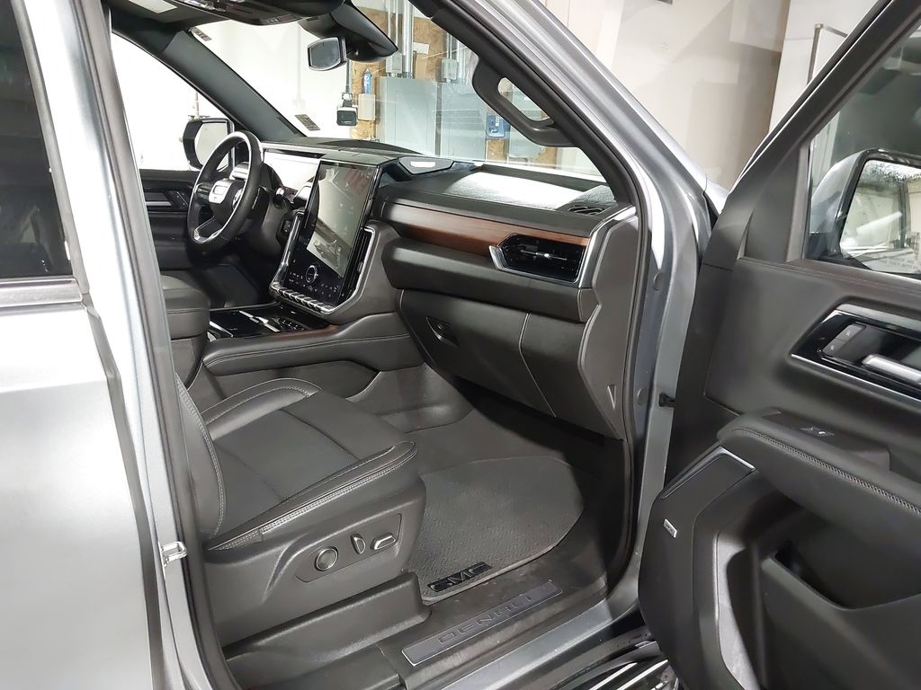 2025 GMC Yukon XL