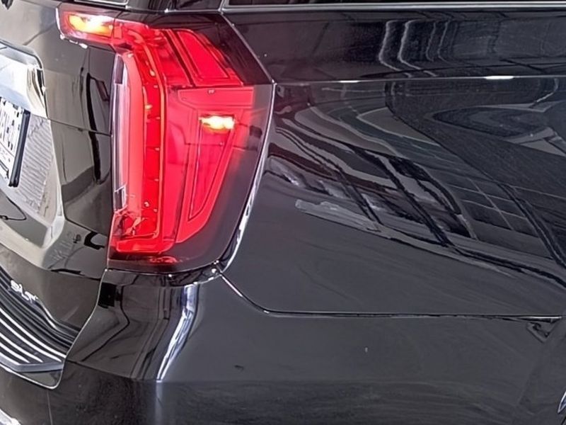 2023 GMC Yukon XL SLT - Photo 13