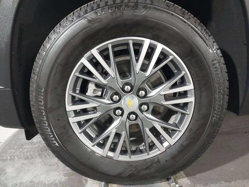 2025 Chevrolet Traverse LT - Photo 18