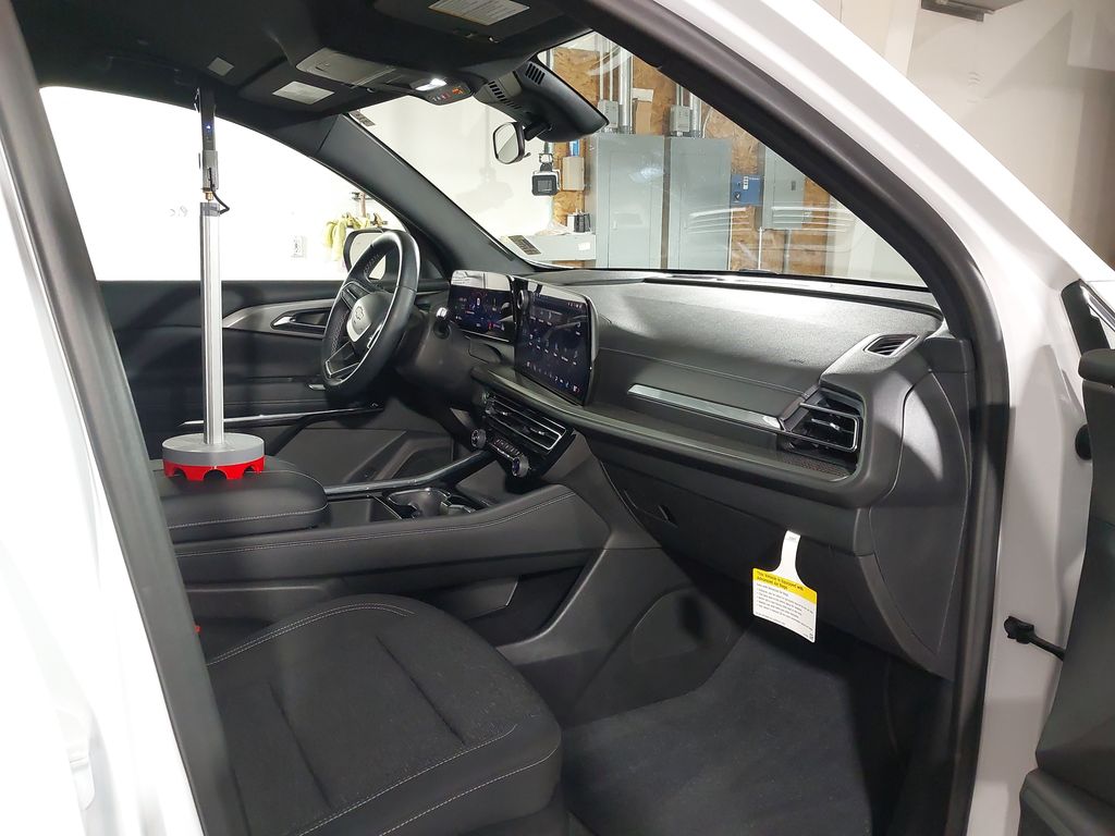 2025 Chevrolet Traverse LT - Photo 25