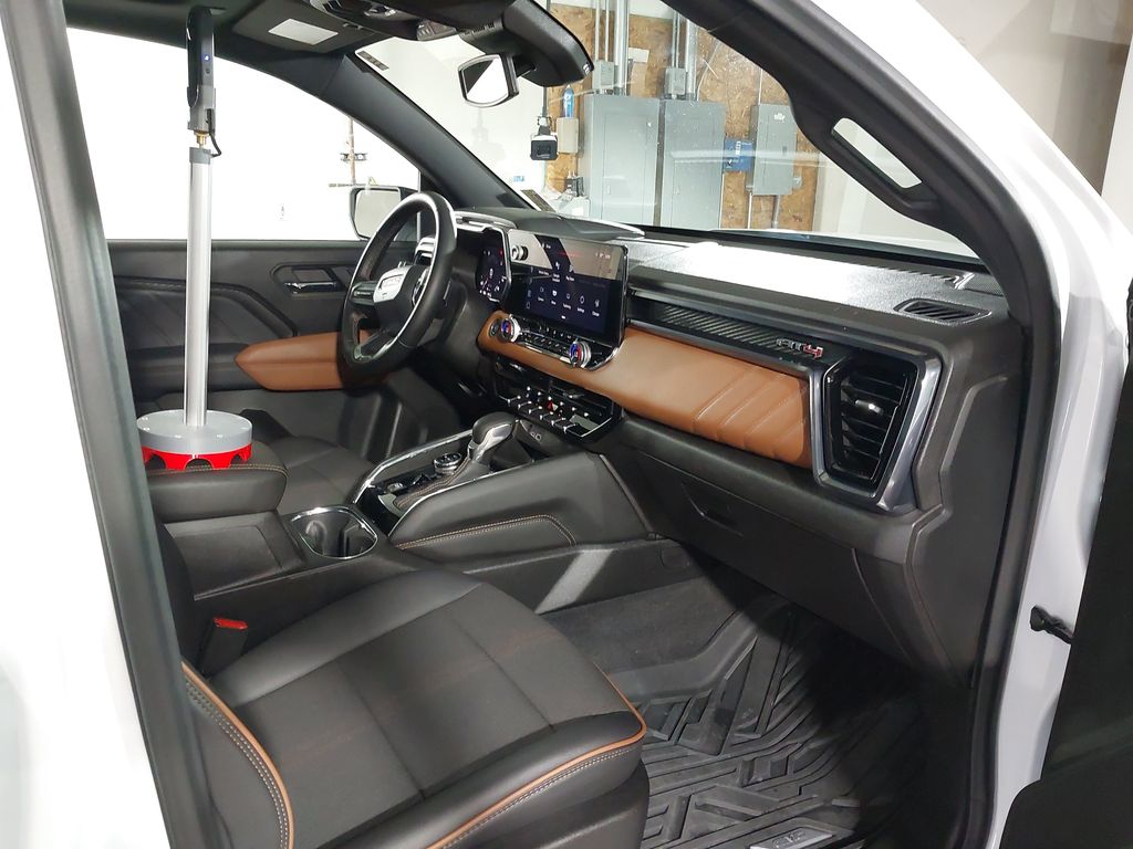 2024 GMC Canyon