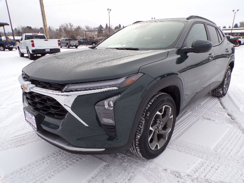 New 2025 Chevrolet Trax LT Car