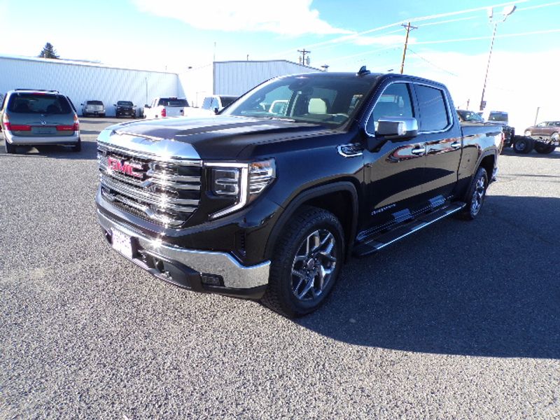 New 2025 GMC Sierra 1500 SLT Truck