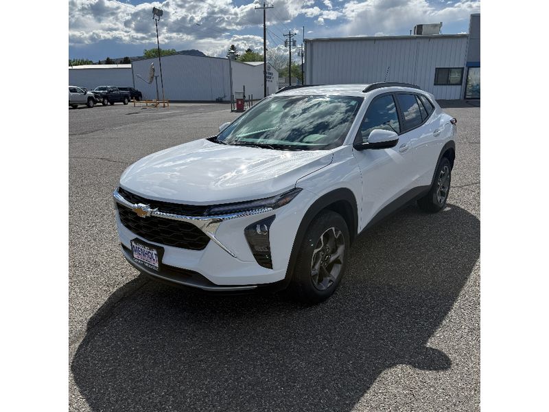 Used 2025 Chevrolet Trax LT SUVs