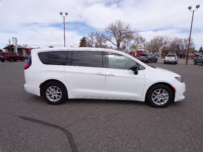 2024 Chrysler Voyager