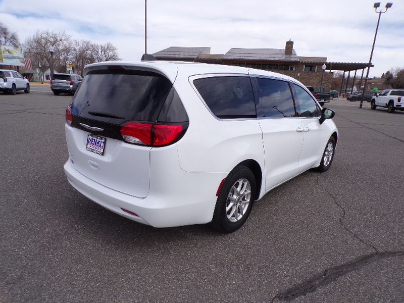 2024 Chrysler Voyager