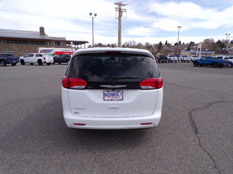 2024 Chrysler Voyager