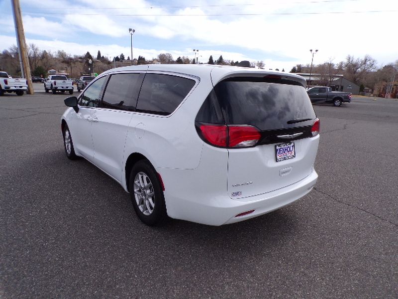 2024 Chrysler Voyager