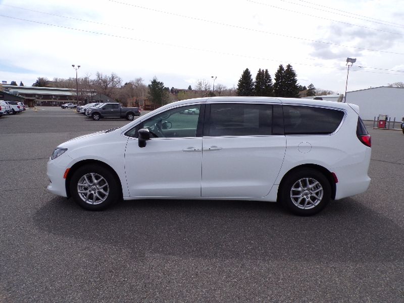 2024 Chrysler Voyager