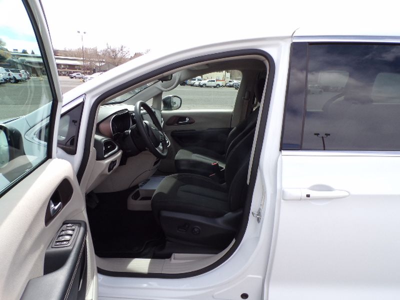 2024 Chrysler Voyager