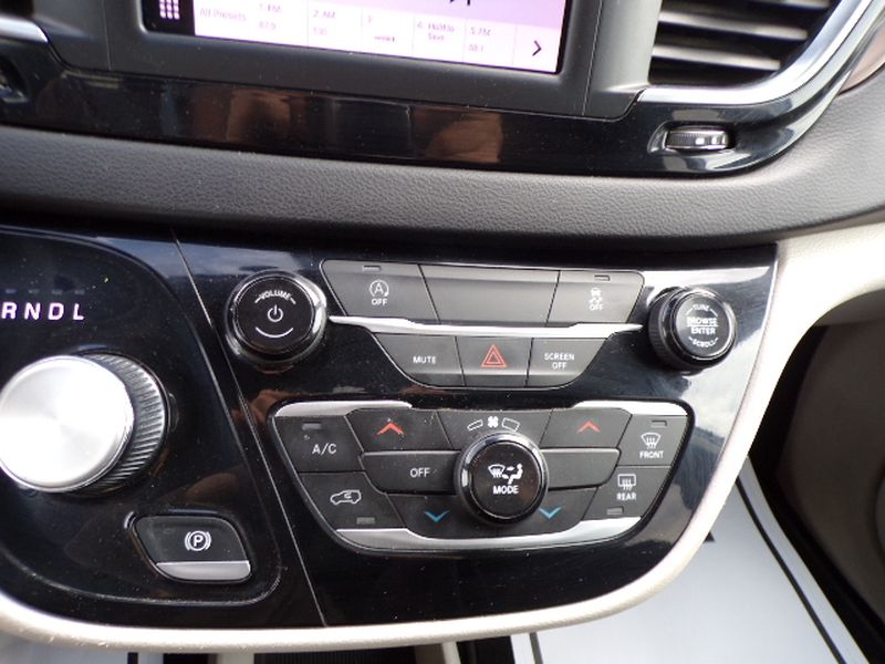 2024 Chrysler Voyager