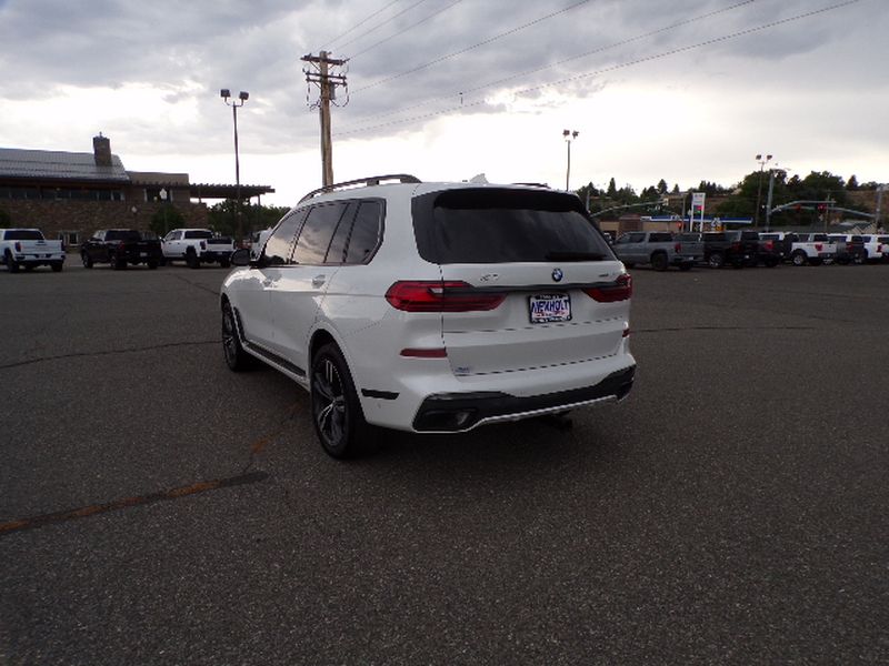 2021 BMW X7
