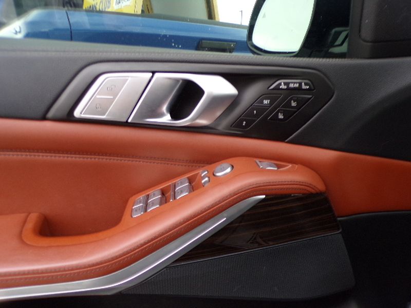 2021 BMW X7